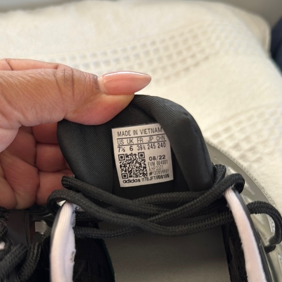 adidas  plusBlack and White Women's Athletic Shoes size 71/2 platform - Picture 4 of 10